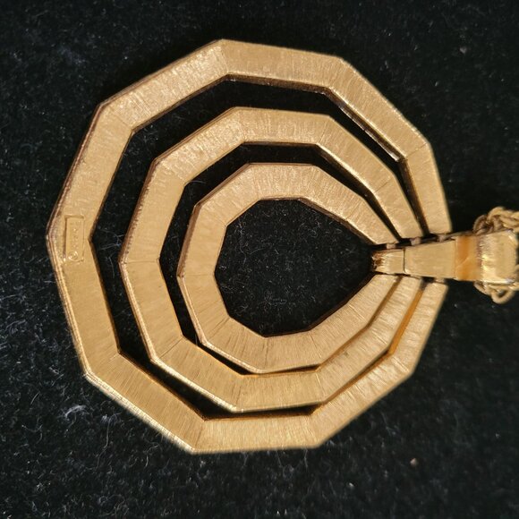 Vintage Trifari  Gold tone Statement Necklace/Pendant - Picture 3 of 4